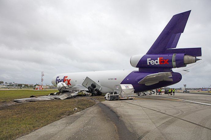 FedEx_FLL_(29283078487)