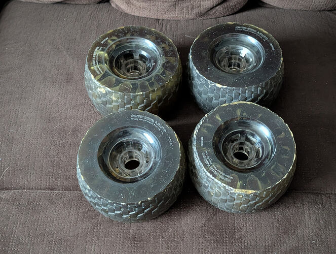 PXL_20251202_211856355