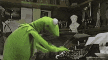 kermit-the-frog-typing